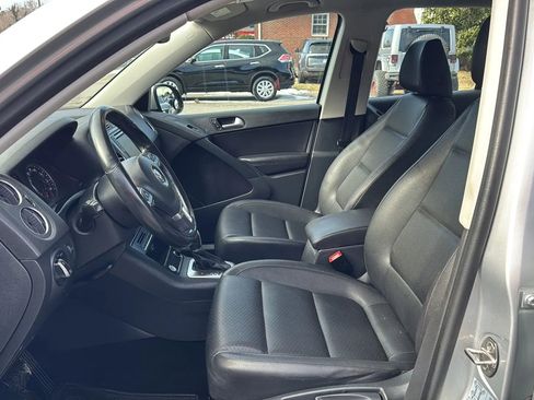 Used 2017 Volkswagen Tiguan S image 10