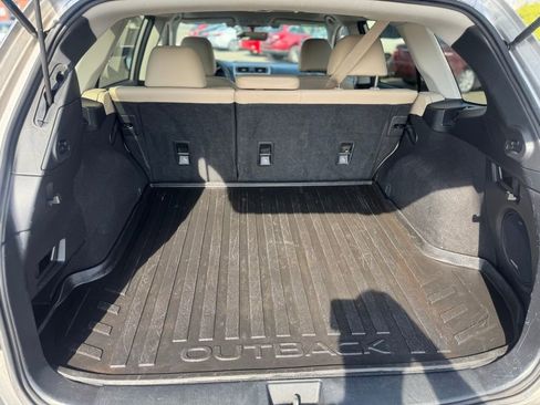 Used 2018 Subaru Outback 3.6R Limited AWD/4WD image 19