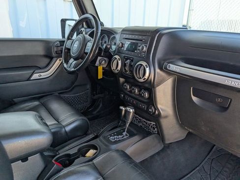 Used 2012 Jeep Wrangler Unlimited Rubicon AWD/4WD image 30