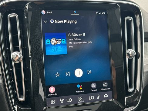 Certified 2025 Volvo XC40 B5 Plus AWD/4WD image 19