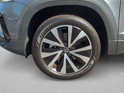 Used 2023 Volkswagen Taos SE FWD image 16