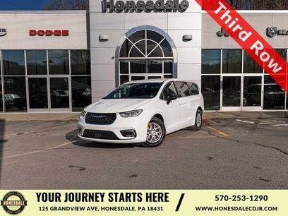 New 2026 Chrysler Pacifica Select