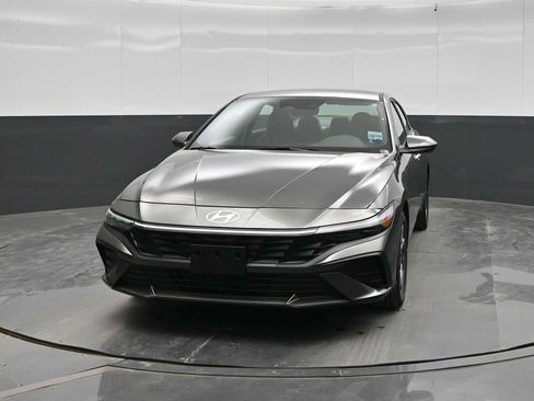 New 2026 Hyundai Elantra Hybrid FWD image 3