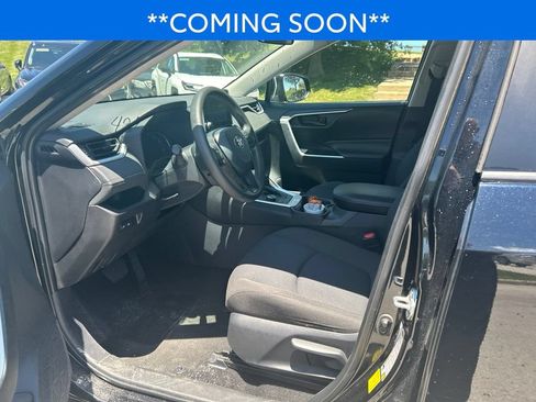 Used 2025 Toyota RAV4 LE AWD/4WD image 9