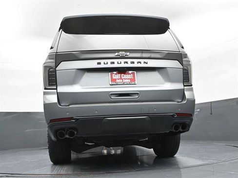 Used 2025 Chevrolet Suburban Z71 w/ Z71 Off-Road Package AWD/4WD image 37