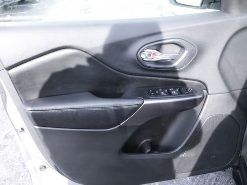 Used 2020 Jeep Cherokee Latitude Lux w/ Comfort/Convenience Group image 24