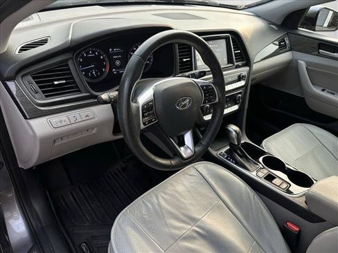 Used 2019 Hyundai Sonata Limited w/ Ultimate Package 04 FWD image 9