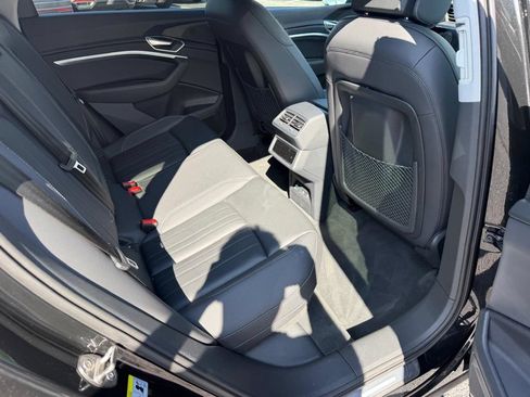 Used 2022 Audi e-tron Premium w/ Towing Package AWD/4WD image 30