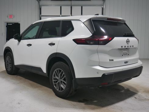 Used 2025 Nissan Rogue S image 7