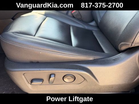 Used 2024 Chevrolet Suburban LT RWD image 15