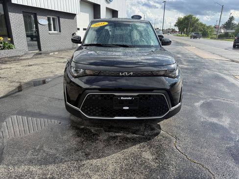 Used 2025 Kia Soul LX FWD image 2