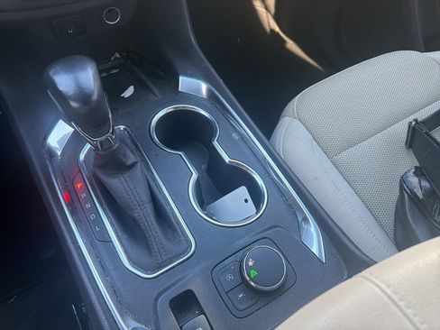 Used 2022 Chevrolet Traverse LT image 14