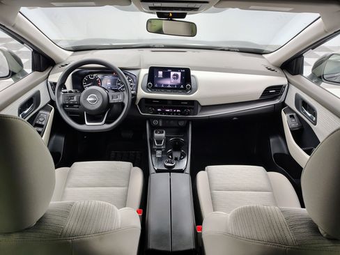 Used 2023 Nissan Rogue SV AWD/4WD image 2