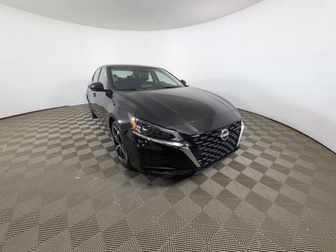 Used 2024 Nissan Altima 2.5 SR FWD image 25