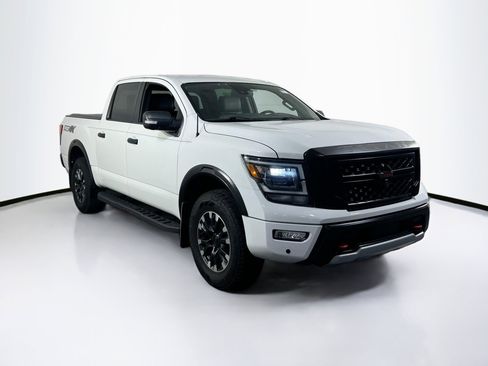 Used 2021 Nissan Titan PRO-4X w/ Pro-4x Convenience Package image 3