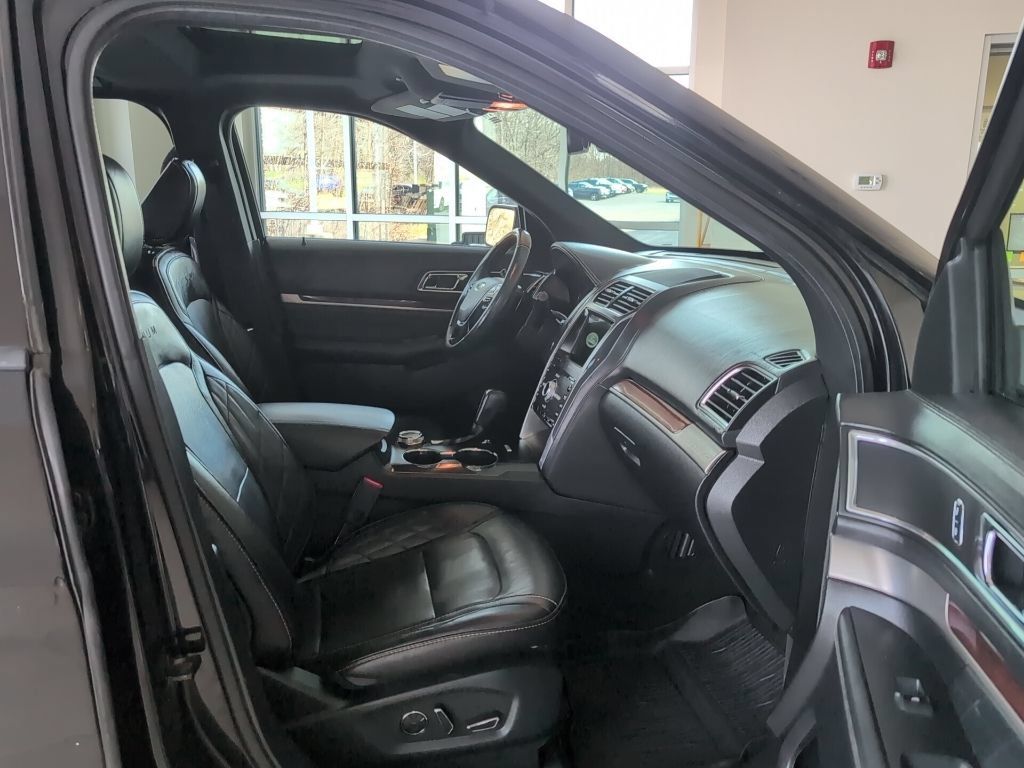 Used 2018 Ford Explorer Platinum AWD/4WD image 50