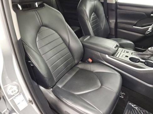 Used 2020 Toyota Highlander XLE AWD/4WD image 39