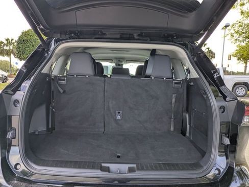Certified 2025 Toyota Highlander LE FWD image 28