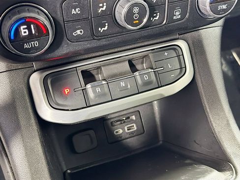 Used 2023 GMC Acadia SLT w/ Preferred Package AWD/4WD image 18