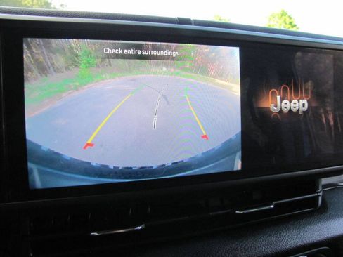Used 2024 Jeep Wrangler Unlimited AWD/4WD image 43