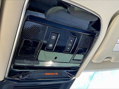 Used 2023 Land Rover Range Rover Long Wheelbase SE image 34