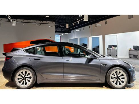 Used 2023 Tesla Model 3 Standard Range image 8