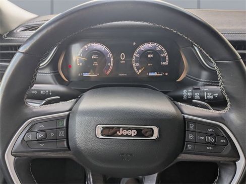 Used 2022 Jeep Grand Cherokee L Limited w/ Black Appearance Package image 33