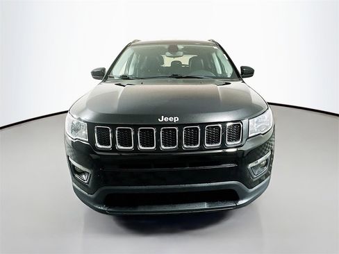 Used 2020 Jeep Compass Latitude image 2