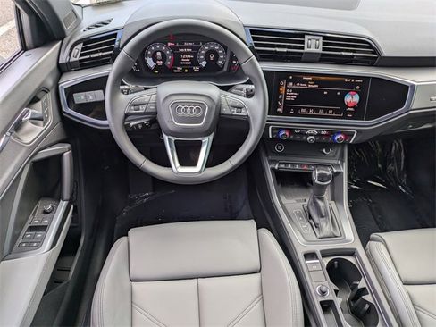 Used 2025 Audi Q3 2.0T Premium image 18