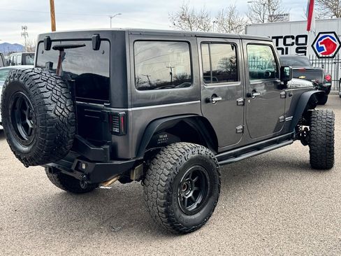 Used 2017 Jeep Wrangler Unlimited Rubicon w/ Connectivity Group image 7