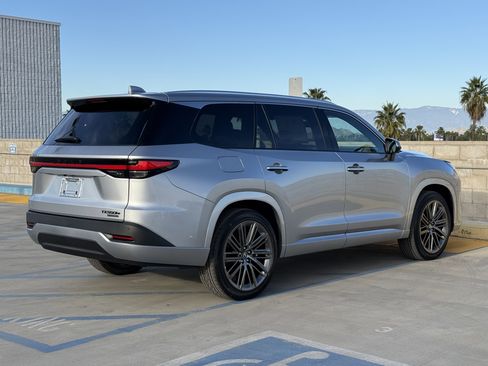 New 2026 Lexus TX 550h AWD Plug-In Hybrid image 11