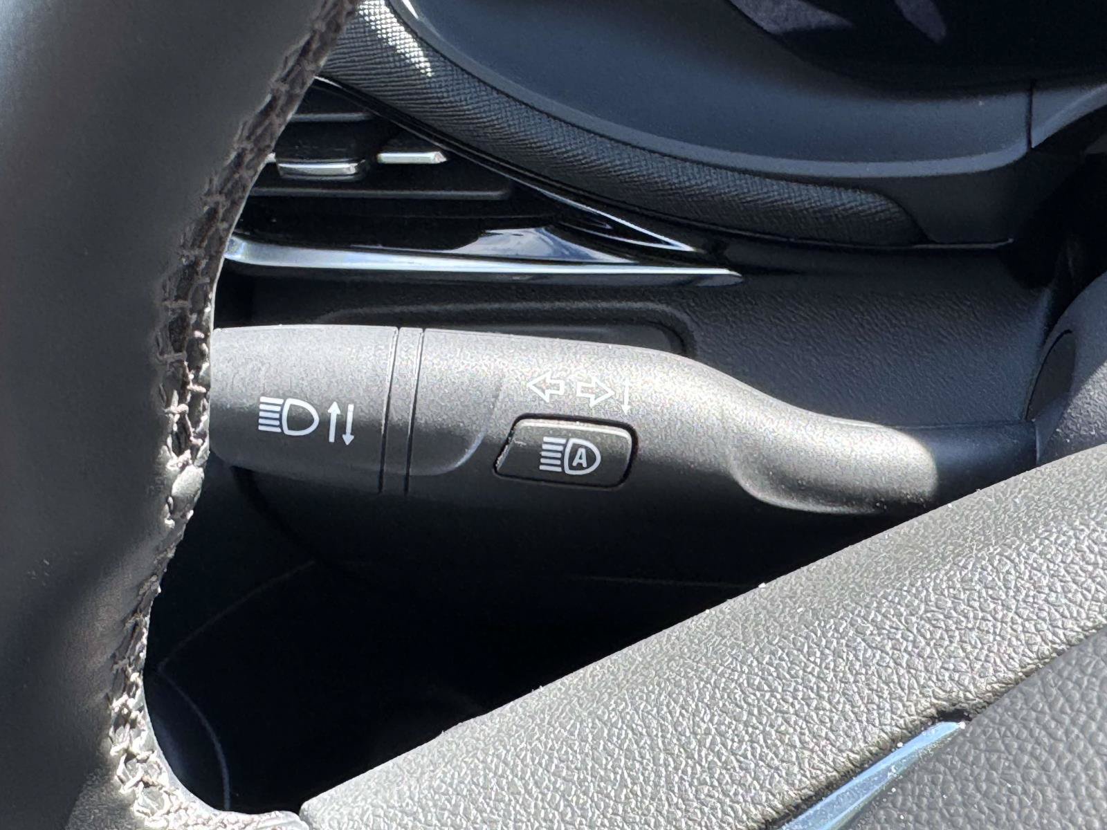Used 2024 Buick Envista Sport Touring w/ Convenience I Package FWD image 18