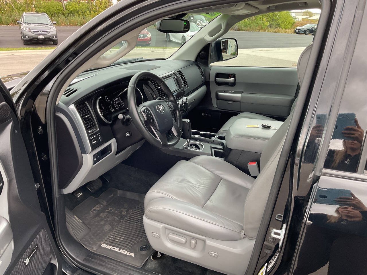 Used 2018 Toyota Sequoia Limited w/ Safety & Convenience Package AWD/4WD image 14