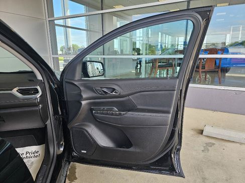 Used 2023 GMC Acadia SLT w/ Elevation Edition AWD/4WD image 11