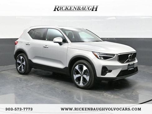 Used 2025 Volvo XC40 B5 Plus image 1