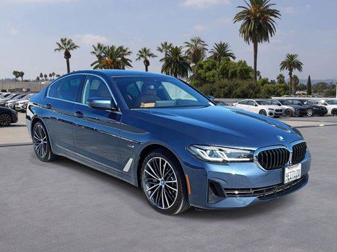 Certified 2023 BMW 530e w/ Premium Package image 3
