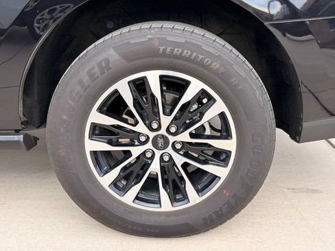 Used 2025 Ford Expedition Platinum AWD/4WD image 8