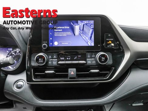 Used 2023 Toyota Highlander LE image 12