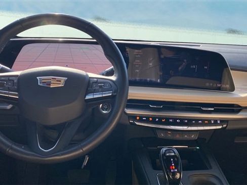 Used 2024 Cadillac XT4 Premium Luxury w/ Cold Weather Package image 9