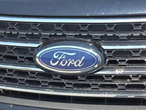 Used 2020 Ford Explorer XLT w/ Equipment Group 202A AWD/4WD image 9