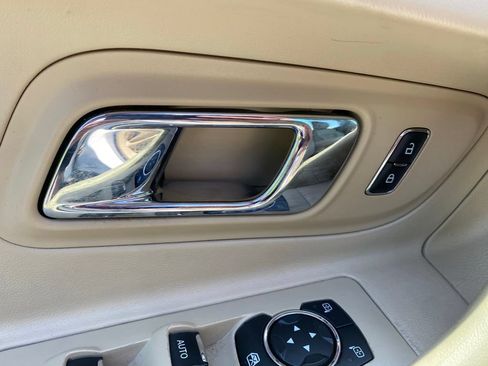 Used 2015 Ford Taurus Limited w/ Equipment Group 301A FWD image 14