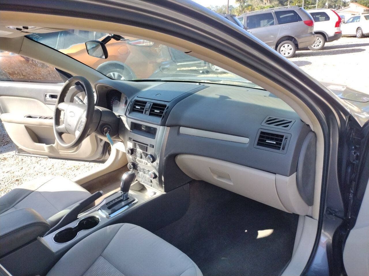 Used 2011 Ford Fusion SE w/ 201A Rapid Spec Order Code FWD image 12