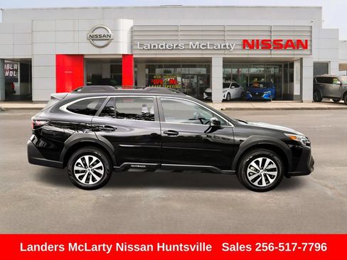 Used 2025 Subaru Outback Premium AWD/4WD image 2