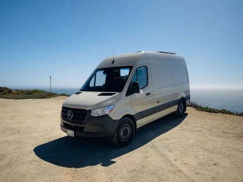 Used 2021 Mercedes-Benz Sprinter 2500 image 45