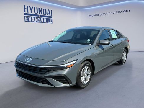 New 2026 Hyundai Elantra SE image 2