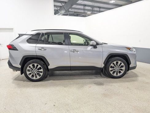 Used 2019 Toyota RAV4 Limited image 2