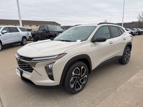 New 2026 Chevrolet Trax RS w/ Sunroof Package image 7