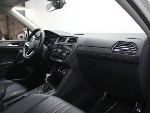 Used 2022 Volkswagen Tiguan SE image 22