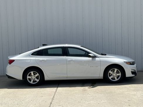 Used 2020 Chevrolet Malibu LS w/ Driver Confidence Package II FWD image 3