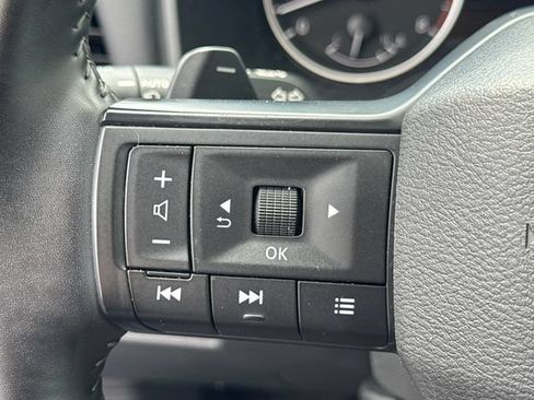 Used 2025 Nissan Rogue SV FWD image 30